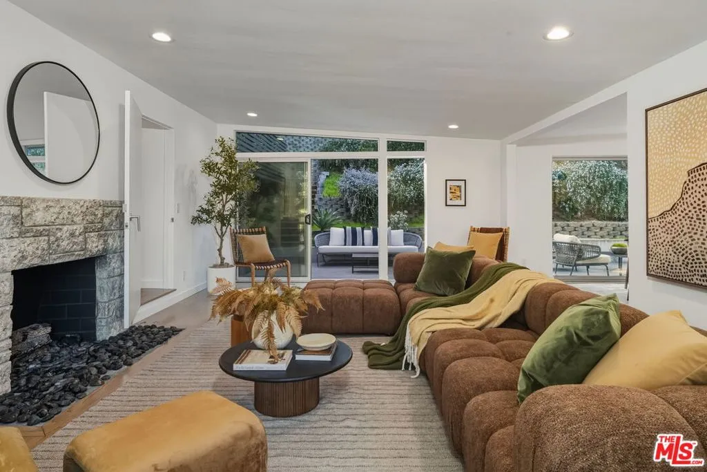 3711 Fredonia Drive, Los Angeles, California 90068 home-pic-3